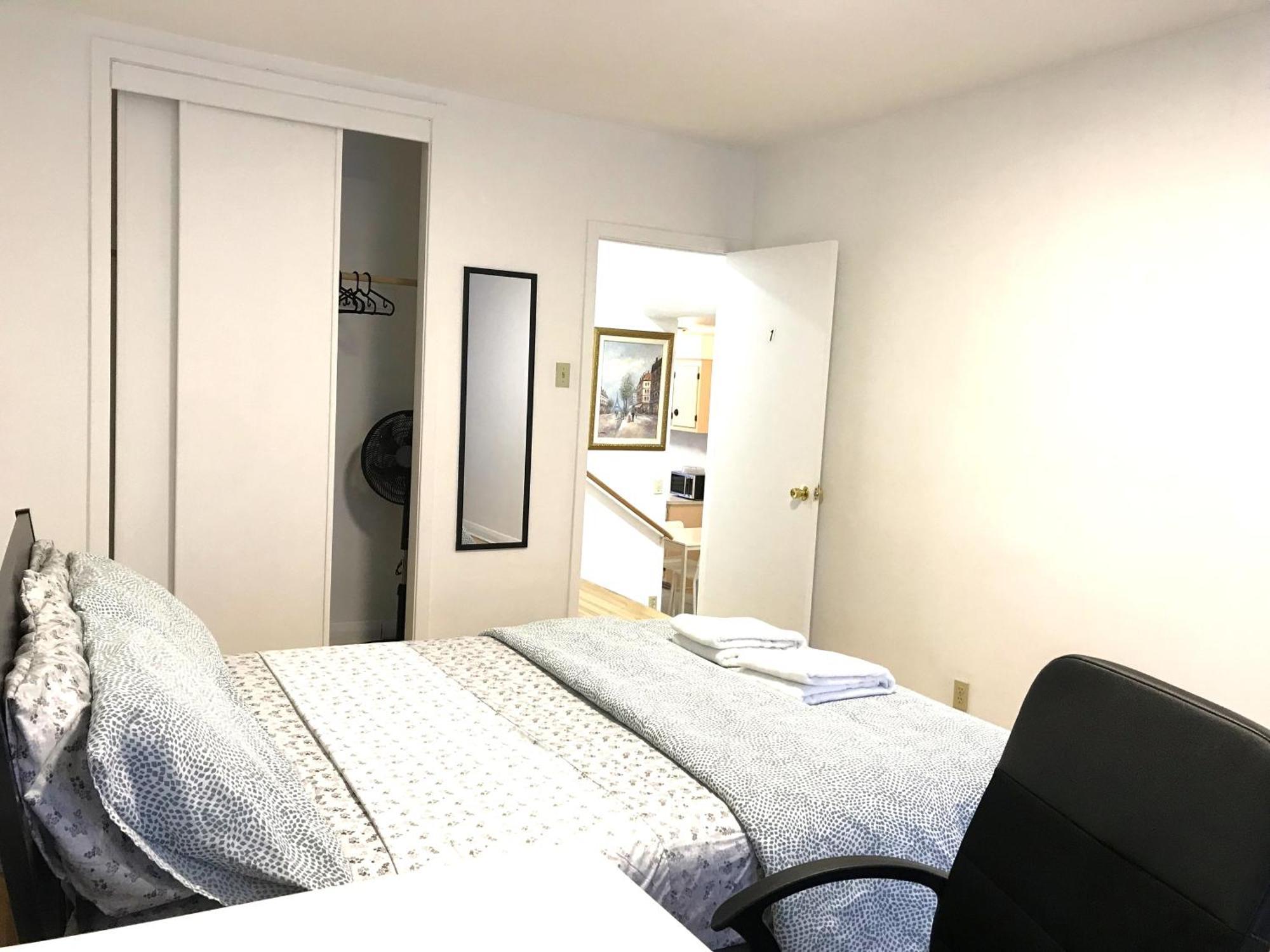 Big Private Room Midmontreal Next To Station Metro - Parking Free Экстерьер фото