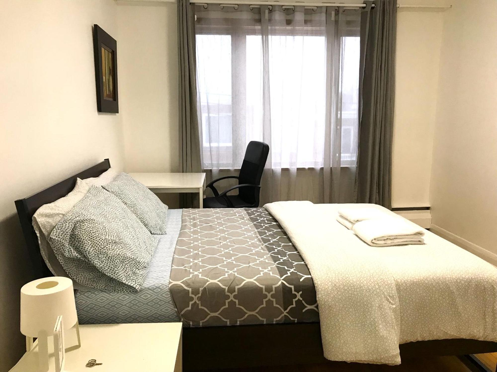 Big Private Room Midmontreal Next To Station Metro - Parking Free Экстерьер фото